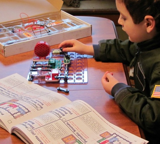 Playing with Snap Circuits Jr. Kit